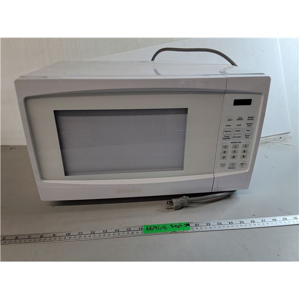 Danby Microwave- Powers On, Can't Ship