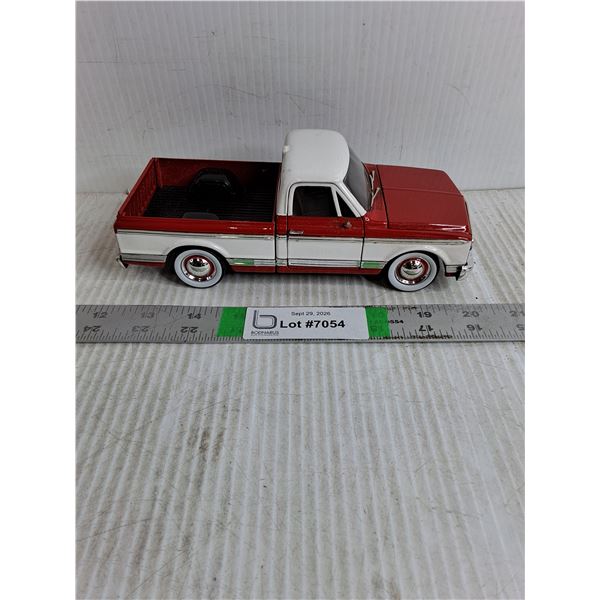 1:24 Die-Cast 1972 Chevrolet Cheyenne Pick-Up