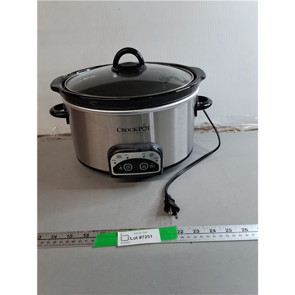 Crock Pot Slow Cooker- Powers On, Pickup Only