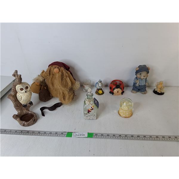Decor Figurines- Animals, Santa, Snowglobe, Misc.