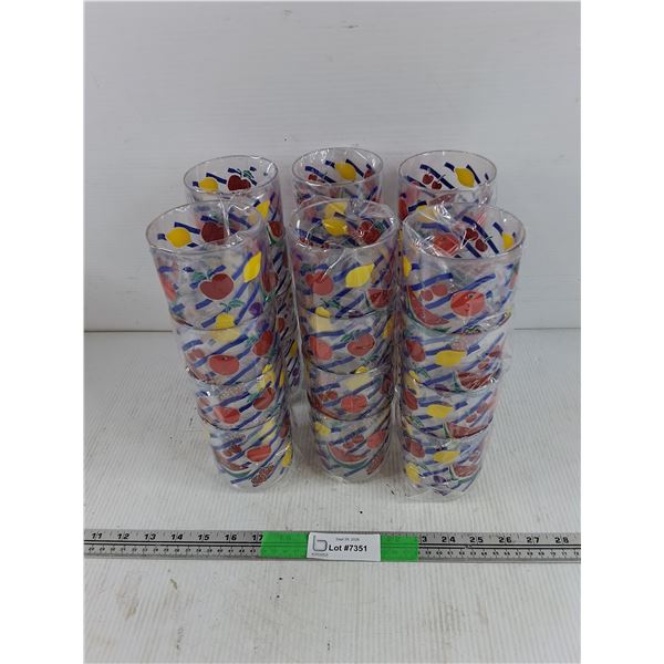 (24) Plastic Party Glasses
