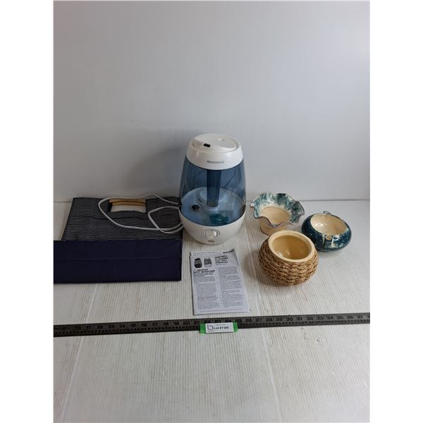 Honeywell Cool Mist Humidifier - Powers On, Ceramic Bowls. Fabric Tote Bag