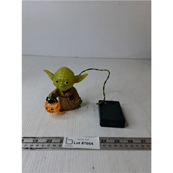 Star Wars Yoda Trick-or-Treat Pumpkin Battery-Operated Light-Up Figure ( needs batteries)