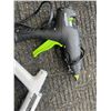 Image 2 : Lot: Glue Guns, Vernier Calipers, Screwdriver, Wrist Strap