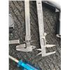 Image 4 : Lot: Glue Guns, Vernier Calipers, Screwdriver, Wrist Strap