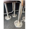 Image 5 : 10 Wood and Metal Bar Stools