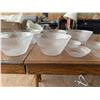 Image 11 : 9 Textured Clear Glass Bowls