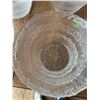 Image 6 : 9 Textured Clear Glass Bowls