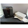 Image 1 : HP Envy Printer and Fellowes Shredder