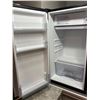 Image 2 : Vissani Mini Fridge