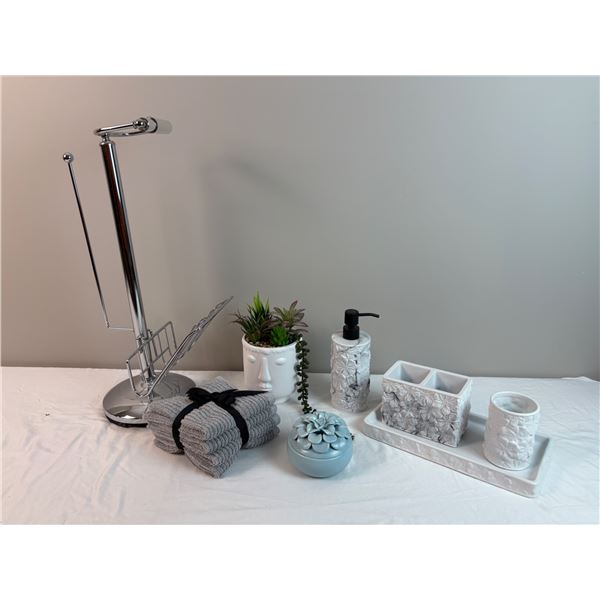 Bathroom Decor Lot