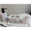Image 2 : Bathroom Decor Lot