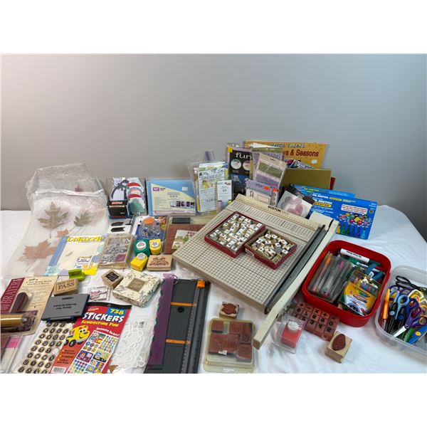 Scrapbooking Lot