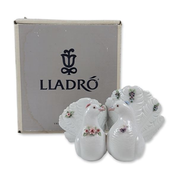 Lladro Porcelain Kissing Doves with Flowers Figurines
