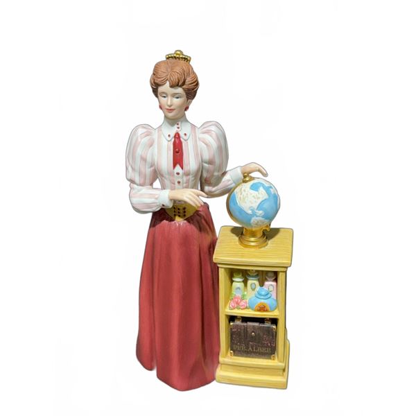 Avon President's Club 2010-2011 Mrs. Albee Award Figurine with Box
