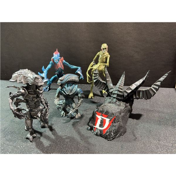 4 NECA Pacific Rim Kaiju Action Figures With Display Stand