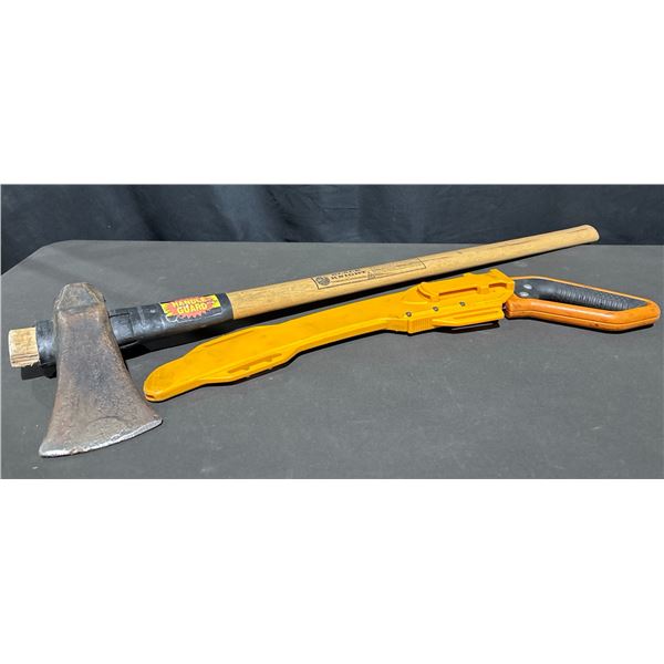 Black Knight Axe with Handle Guard and Curved Pruning Saw