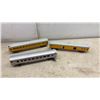 Image 9 : HO Scale Model Train Lot with Locomotives, Freight and Passenger Cars, Track, Building