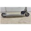Image 3 : Razor A Kick Scooter with Blue Foam Grips, Aluminum Frame
