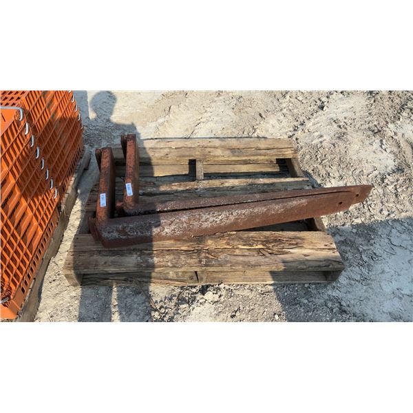 Pair of Forklift Forks, with Mounting Hooks
