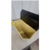 Image 4 : Vintage Metal Laundry Hamper with Lid and Handles 24”×16”×9”