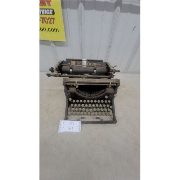 Underwood Standard Typewriter, Black and Gold, with QWERTY Keyboard and Platen