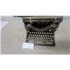Image 3 : Underwood Standard Typewriter, Black and Gold, with QWERTY Keyboard and Platen