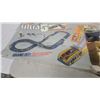 Image 4 : Aurora AFX Ultra 5 Grand Défi Slotless Race Track Set, 2 Cars, Controllers