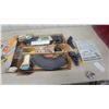 Image 6 : Aurora AFX Ultra 5 Grand Défi Slotless Race Track Set, 2 Cars, Controllers