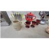 Image 5 : Vintage Coffee and Tea Service Lot: Chrome Coffeemaker, Red Teapot, Striped Teapot, + Mugs