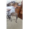 Image 5 : Wrought Iron and Wood Bar Table with Wine Rack and Two Upholstered Bar Stools