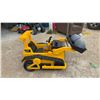 Image 3 : CAT Ride-On Skid Steer Loader with Bucket and Two Plastic Rocks and Charger