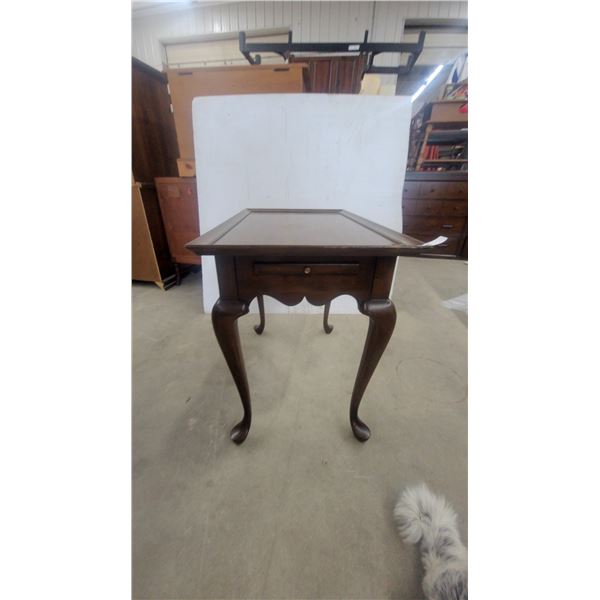 Queen Anne Style Side Table with Drawer and Cabriole Legs 25”×30”×18”