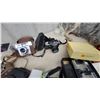 Image 3 : Vintage Camera and Photography Equipment Lot: Canon, Minolta, Kodak, Vivitar