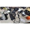 Image 6 : Vintage Camera and Photography Equipment Lot: Canon, Minolta, Kodak, Vivitar