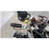 Image 8 : Vintage Camera and Photography Equipment Lot: Canon, Minolta, Kodak, Vivitar