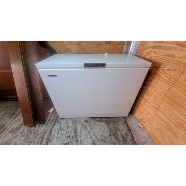 Baycrest Freezer with Wire Basket and Door 36”×46”×22”