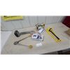 Image 1 : Carpet Stretcher, Carpet Kicker, Heating/Cooling Thermostat, Slip-On Ice Grips
