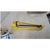 Image 2 : Carpet Stretcher, Carpet Kicker, Heating/Cooling Thermostat, Slip-On Ice Grips