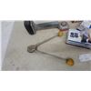 Image 5 : Carpet Stretcher, Carpet Kicker, Heating/Cooling Thermostat, Slip-On Ice Grips