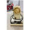 Image 5 : Kenmore Ultra-Stitch 12 Sewing Machine With Foot Pedal and Carrying Case