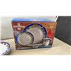 Image 2 : Two Royal Heritage Christmas Time Collection 16-Piece Dinnerware Sets