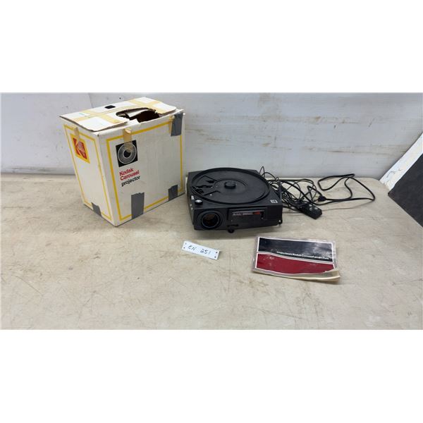 Kodak Carousel 750H Slide Projector with Ektanar C 102mm f/2.8 Lens, Remote and Manual, No carousel