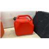 Image 2 : Scepter 6.6 Gallon Marine Fuel Tank, Essence 5.3 Gallon Gas Can, and Approximately 50ft Boat Rope