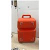 Image 4 : Scepter 6.6 Gallon Marine Fuel Tank, Essence 5.3 Gallon Gas Can, and Approximately 50ft Boat Rope