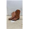 Image 1 : Tan Leather Cowboy Boots with Decorative White Stitching and Pointed Toe, Sz 9