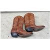 Image 3 : Tan Leather Cowboy Boots with Decorative White Stitching and Pointed Toe, Sz 9