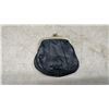 Image 4 : Golden Dragon Genuine Leather 6-Hook Key Wallet and 8 Black Kiss-Lock Coin Purses