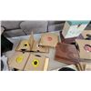 Image 5 : Vintage Record Collection: Decca, Columbia, and Bluebird 78s and 45s, Record Albums