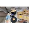 Image 6 : Vintage Record Collection: Decca, Columbia, and Bluebird 78s and 45s, Record Albums